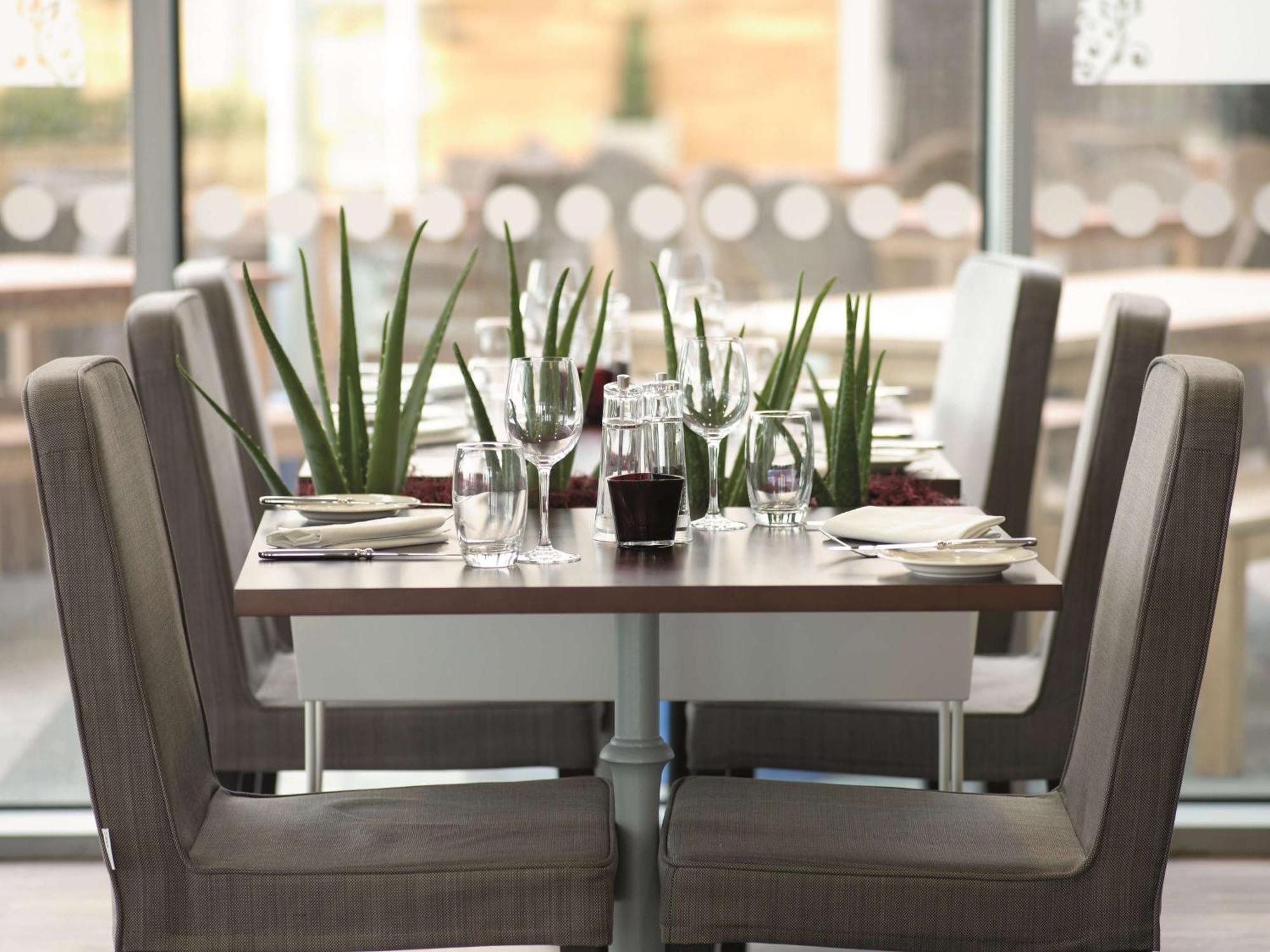 Radisson Blu Hotel East Midlands Airport Касл-Донингтон Ресторан фото