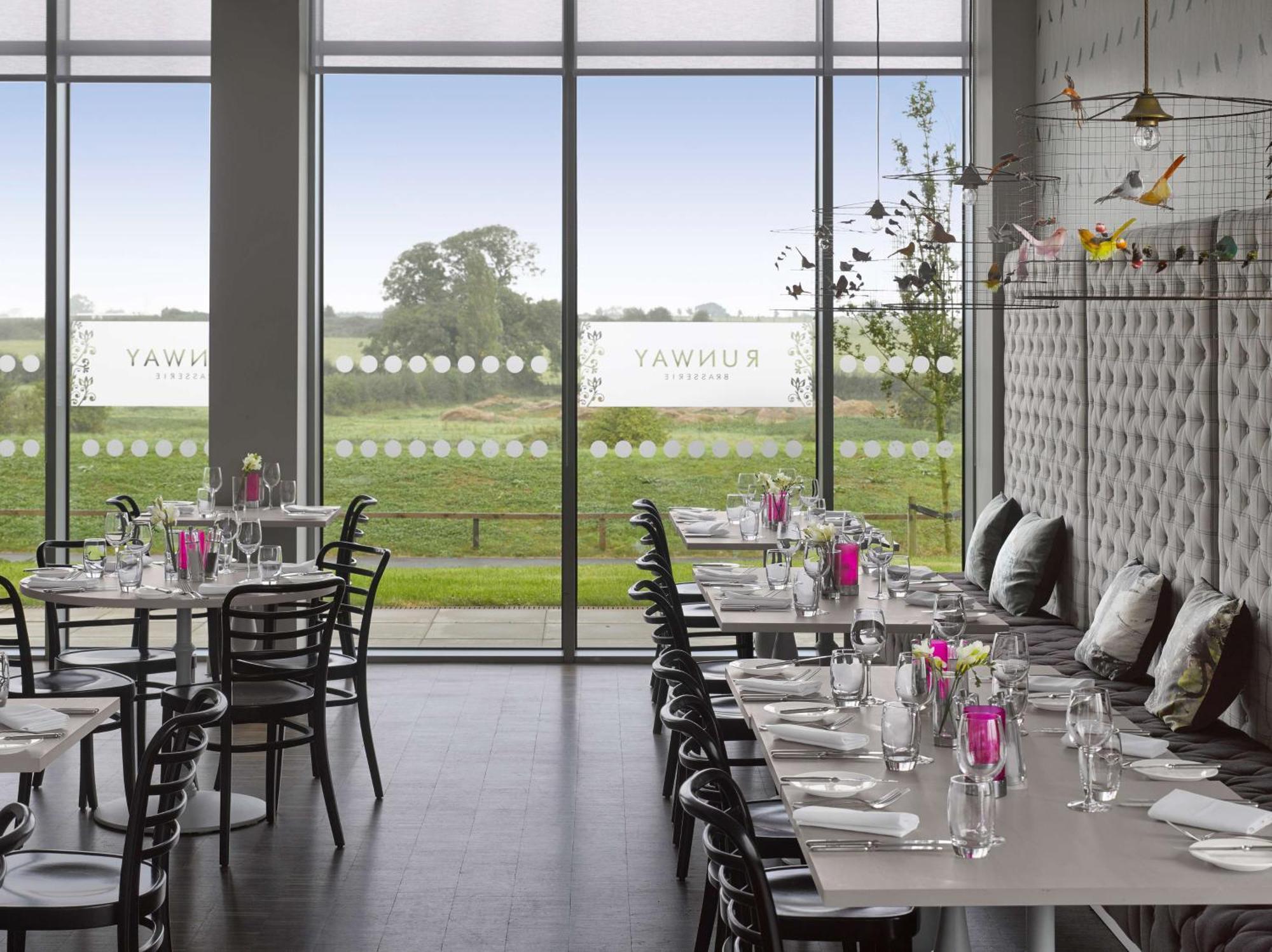 Radisson Blu Hotel East Midlands Airport Касл-Донингтон Экстерьер фото