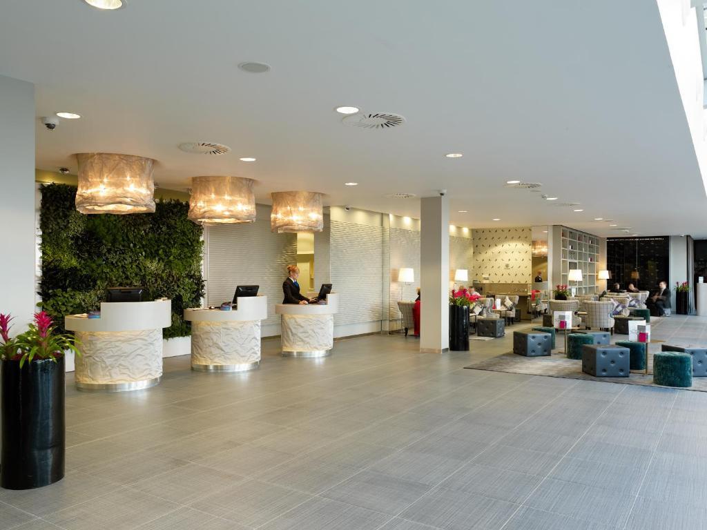 Radisson Blu Hotel East Midlands Airport Касл-Донингтон Экстерьер фото